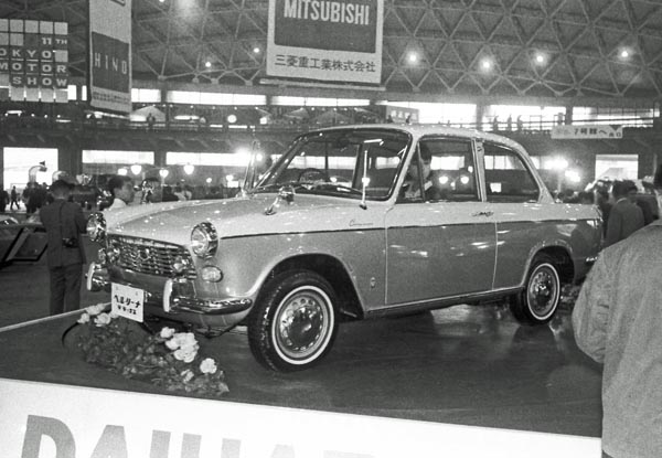 (02-13a) (105-15) 1964 Daihatsu Compagno Berlina Deluxe.jpg